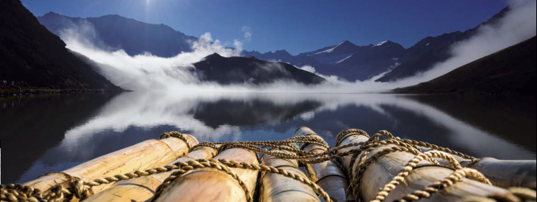 Seit Sommer 2017 kannst du am Rifflsee an Europas höchster Floßfahrt teilnehmen.