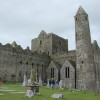 Der Rock of Cashel ist eine der kirchen- und kunsthistorisch bedeutsamsten Sehenswürdigkeiten Irlands.