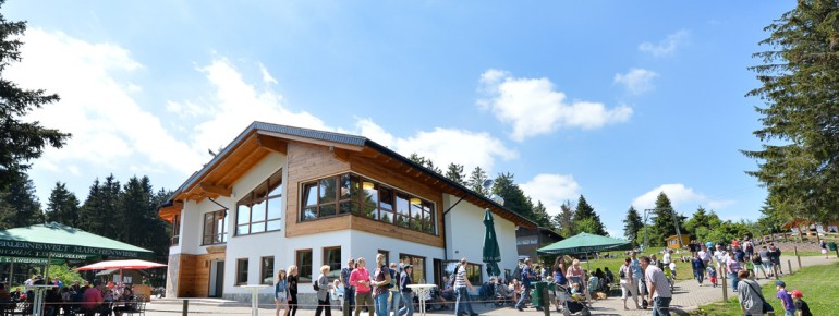 Verschnaufspause gefällig? Die Märchenwiesenhütte wartet auf dich.
