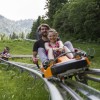 73 Kurven, 9 Jumps, 7 Wellen – und an der höchsten Stelle geht es 4 Meter über dem Boden entlang.