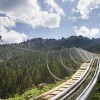 Mit dem Alpine Coaster hast du 2.600 Meter Fahrspaß oberhalb von Oberammergau.