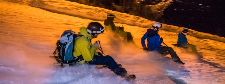 Die Rodelbahn ist bis 23 Uhr beleuchtet.