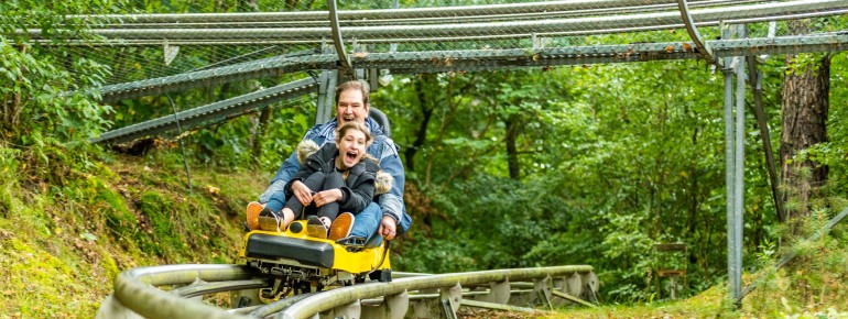 Die Sommerrodelbahn ist fast 1.000 Meter lang.