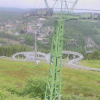 Die 560 Meter lange Strecke des Drachenblitzs schlängelt sich durch die geheimnisvolle Drachenhöhle, vorbei an dem gigantischen Urvieh.