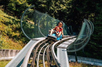 Es wartet ein echtes Highlight: Der 360°-Steilwandkreisel in 6 Metern Höhe.