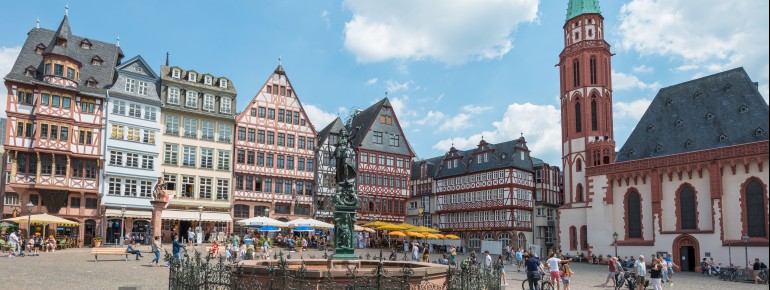 Der Römerberg gilt als das historische Herz von Frankfurt.
