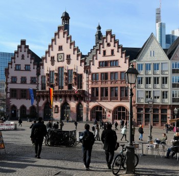 Der Römerberg gilt als Herzstück der Frankfurter Altstadt.