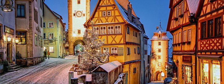 Schon seit hunderten von Jahren erstrahlt die Rothenburger Altstadt im weihnachtlichen Lichterglanz.