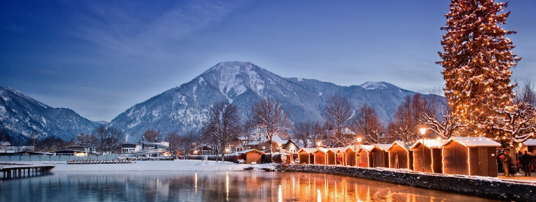 Der Rottacher Advent ist bekannt für den höchsten frei gewachsenen Weihnachtsbaum Oberbayerns.