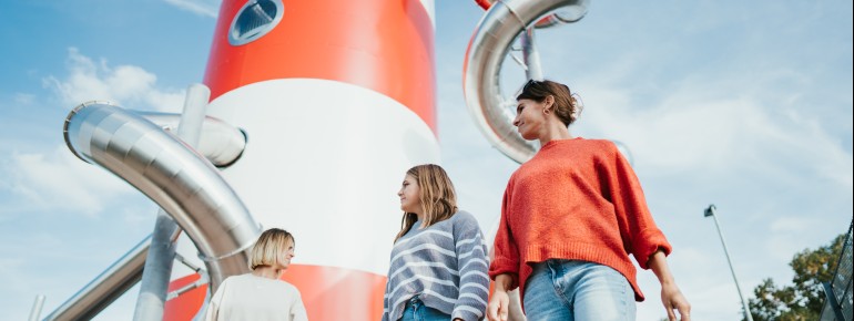 Sein maritimes Design macht den Turm schon von Weitem zum Blickfang.