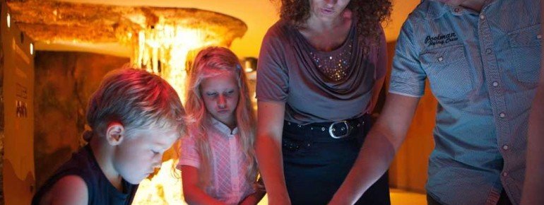 Der Molekültisch im Erlebnismuseum Grottoneum