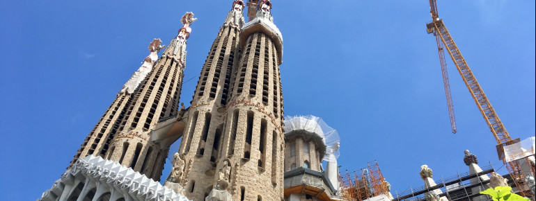 Die Passionsfassade der Sagrada Família zeigt den Leidensweg Christi.