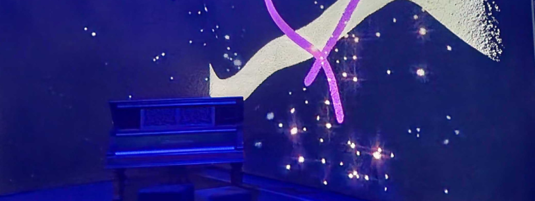 Bei den interaktiven Spielen erscheinen deine Zeichnungen auf den Wänden.