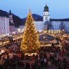Rund um den Weihnachtsbaum auf dem Residenzplatz herrscht reges Treiben