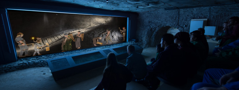 Das Bronzezeit-Kino gibt einen spannenden Einblick in die Arbeit der Bergleute.