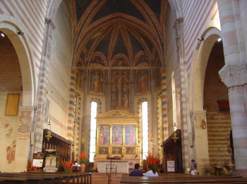 Der Innenraum der Kirche