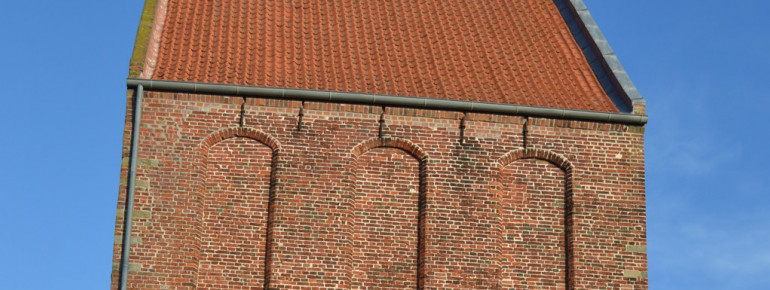 Das ist Rekord: Der schiefste Turm der Welt steht in Suurhusen in der Gemeinde Hinte.