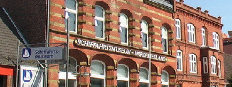 In den Museumsräumen wird eine vielseitige interessante maritime Sammlung in geschichtlichen Zusammenhängen präsentiert.