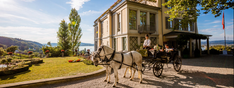 Die kleine Schlosskapelle steht sogar für Hochzeiten oder Taufen zur Verfügung.