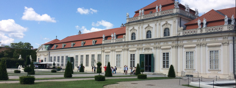 Durch den Schlossgarten gelangt man zum Unteren Belvedere.