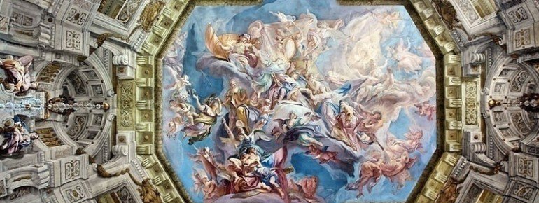 Das aufwendige Deckengemälde im Marmorsaal von Carlo Innocenzo Carloni