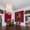 Der Raum, das "Rote Zimmer", ist so eingerichtet, wie ihn Fotografien des frühen 20. Jahrhunderts dokumentierten.