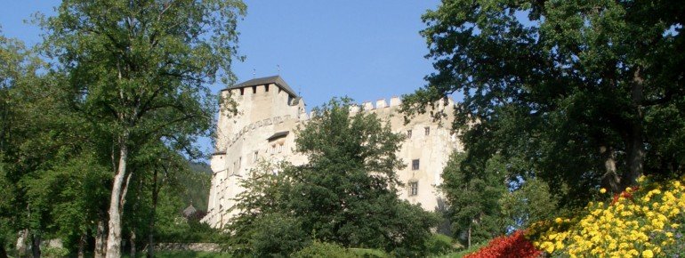 Das Schloss stammt aus dem 13. Jahrhundert