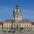 Jährlich zieht Schloss Charlottenburg Hunderttausende Besucher aus aller Welt an, die Geschichte und Architektur erleben möchten.