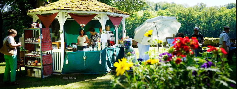 Die Dennenloher Schloss- & Gartentage sind Deutschlands zweitälteste Gartenmesse.