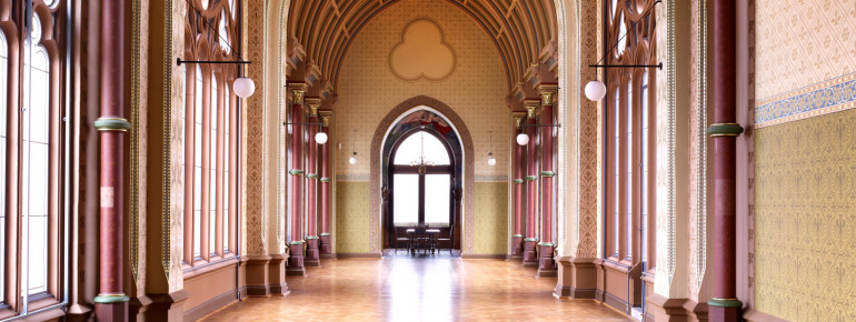 Im Schloss befindet sich eine Ausstellung zur Geschichte des Anwesens.