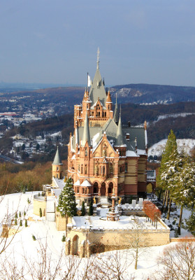 Im Winter ist das Schloss Schauplatz eines Weihnachtsmarkts.