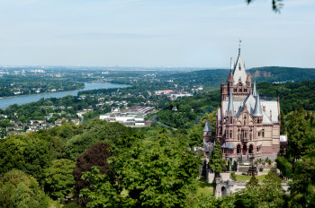 Vom Nordturm genießt du einen herrlichen Ausblick über die Rheinschleife.