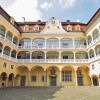 Der Innenhof des Schlosses ist im Stil der Renaissance gehalten.