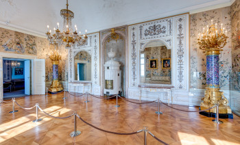 Besichtige die prunkvollen Räume des Schlosses und erhalte Einblicke in das Leben am Hofe der Fürsten Esterházy!