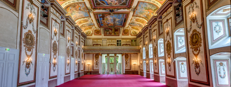 Der Haydnsaal ist mit seinen kunstvollen Fresken das Prunkstück des Schlosses.