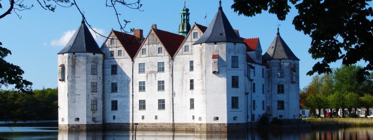Schloss Glücksburg gilt als Wiege der europäischen Königshäuser – Nachkommen des Hauses Glücksburg finden sich in fast allen Königsfamilien Europas.