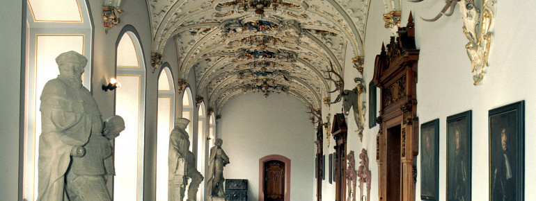 Prunkvoller Flur im Friedrichsbau.