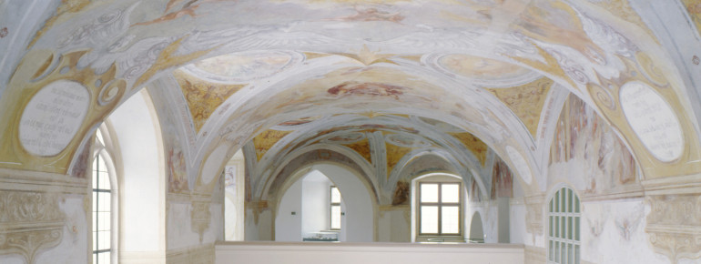 Die Schlosskapelle zieren Deckenmalereien des süddeutschen Protestantismus.