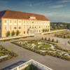 Auf Schloss Hof erwarten dich barocke Architektur und weitläufige Gärten.