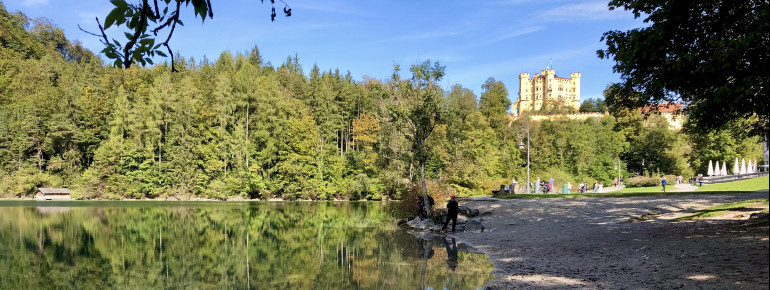 Das Schloss Hohenschwangau liegt am Alpsee.