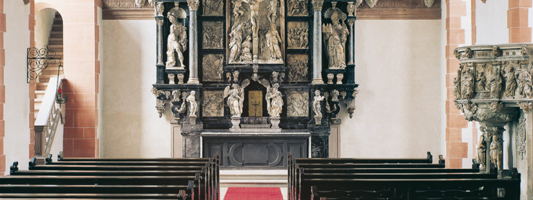 Der Altar in der Schlosskapelle wird mithilfe von Ton- und Lichtinstallationen zum Leben erweckt.