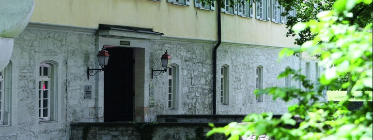 Unter dem Terrassengarten verbirgt sich eine 75 Meter lange Kasemattenanlage aus dem 16. Jahrhundert – ein Zeugnis der wehrhaften Vergangenheit der Landesfestung.