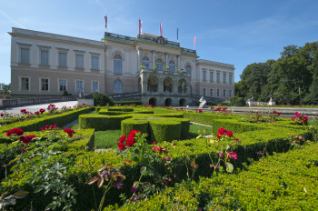 Das Schloss Klessheim besitzt auch eine beeindruckende Gartenanlage.