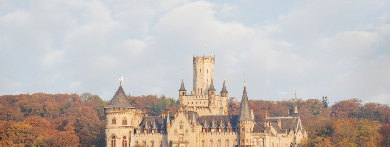 Das Schloss im Herbst.