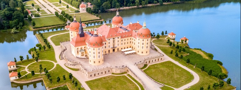 Seine heutige Gestalt erhielt das Schloss unter August dem Starken.