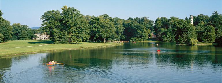 Der Park Schönbusch lädt mit seiner idyllischen Natur zu einen Ausflug ein.