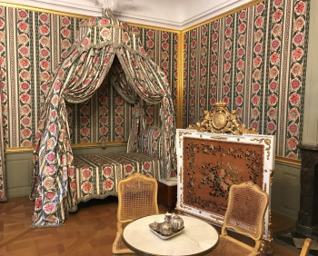 In den kurfürstlichen Schlafzimmern kannst du dich in das Leben im Barock hineinversetzen.
