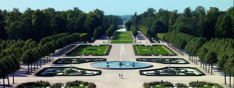 Das Schloss ist bekannt für seinen prächtigen Schlossgarten.