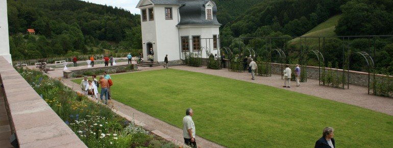 Schlossterrasse mit Pavillon