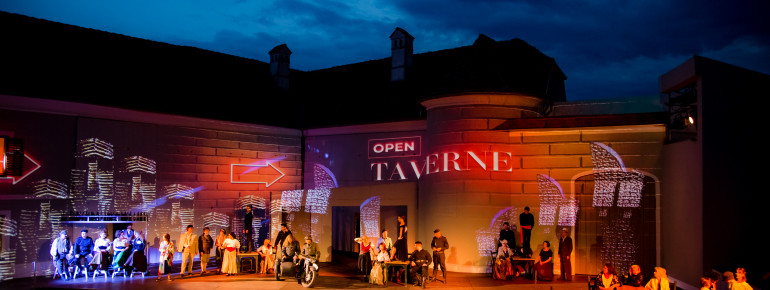 Auf Schloss Tabor findet im Sommer ein Opernfestival statt.